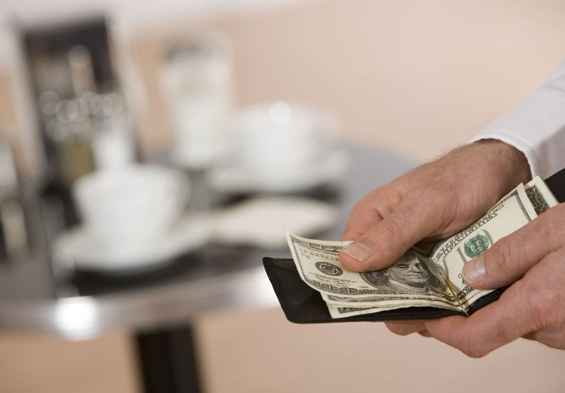 Giải mã các giấc mơ có người cho tiền khác