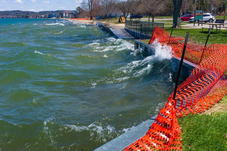 Mơ thấy nước dâng cao đánh đề số gì 2024